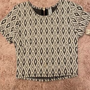 Triangle pattern crop top with zipper along back
